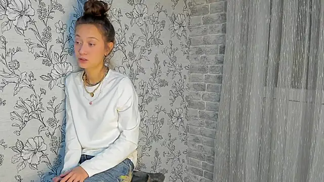 EllaSky xoxo online show from October 31, 2025, 9:32 pm