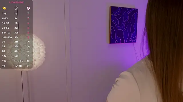 Lilly Colins online show from March 16, 2025, 6:44 pm