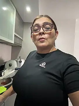 AntonellaAlondra4 online show from March 12, 2026, 5:50 pm