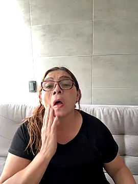 AntonellaAlondra4 online show from October 21, 2025, 3:22 pm