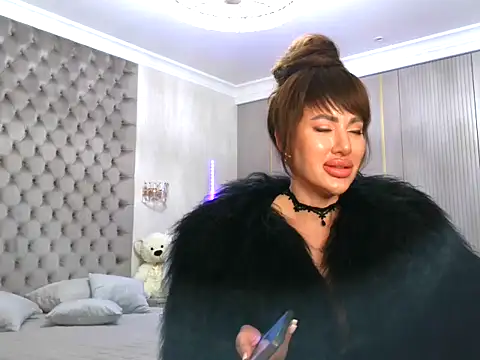 Snapshot of TianaPosh chatting on February 20, 2025, 11:32 pm TianaPosh online show from February 20, 2025, 11:32 pm