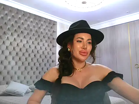 Snapshot of TianaPosh chatting on March 22, 2025, 12:06 am TianaPosh online show from March 22, 2025, 12:06 am