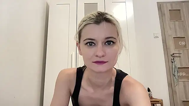 Snapshot of Onika_Love chatting on February 11, 2026, 3:12 pm Onika Love online show from February 11, 2026, 3:12 pm