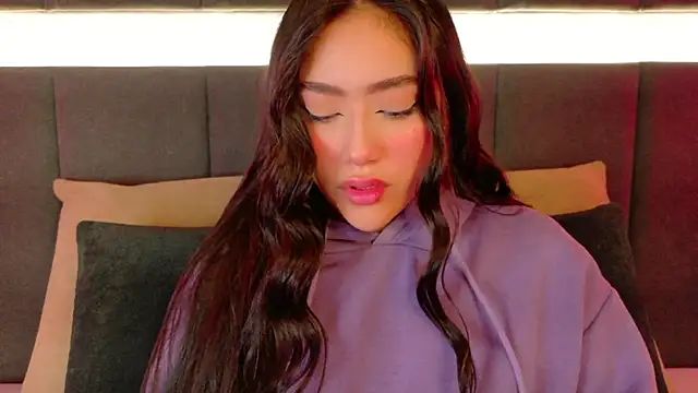 nicolle pierce online show from November 19, 2025, 2:28 pm