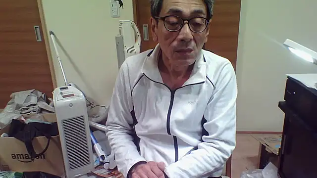 mama010-chan online show from November 7, 2025, 4:11 pm