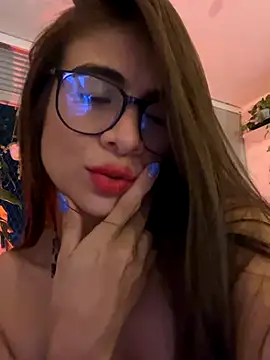 MariaIsabella8 online show from October 3, 2025, 11:39 pm