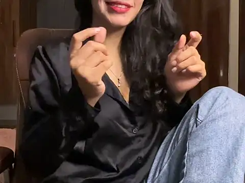 Divyaa69 online show from April 5, 2026, 4:02 pm