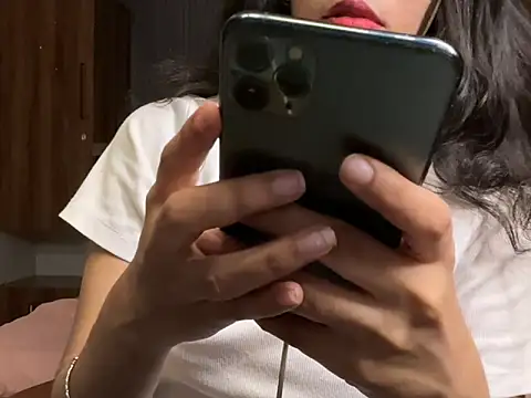 Divyaa69 online show from April 4, 2026, 4:57 pm