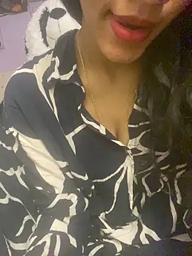 Divyaa69 online show from December 17, 2025, 10:37 pm