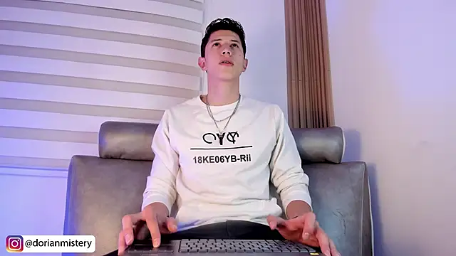 Snapshot of Dorianmistery2322_ chatting on February 18, 2026, 12:41 am Dorianmistery2322 online show from February 18, 2026, 12:41 am