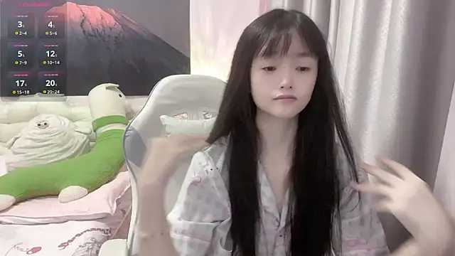 Mia-6688 online show from October 7, 2025, 3:57 pm