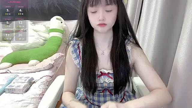 Mia-6688 online show from October 9, 2025, 4:18 pm