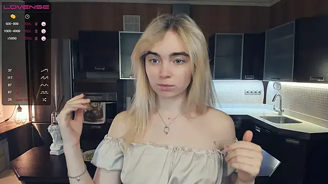 Snapshot of LinnBottrell chatting on February 18, 2025, 3:21 am LinnBottrell online show from February 18, 2025, 3:21 am