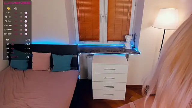 Snapshot of LinnBottrell chatting on February 12, 2025, 2:35 am LinnBottrell online show from February 12, 2025, 2:35 am