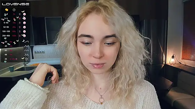 Snapshot of LinnBottrell chatting on March 4, 2025, 10:38 pm LinnBottrell online show from March 4, 2025, 10:38 pm