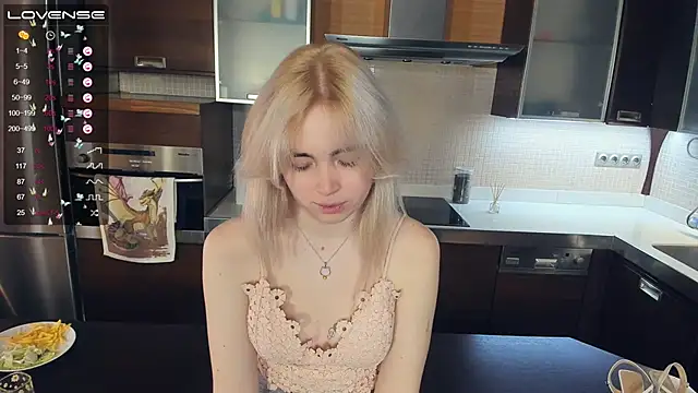 Snapshot of LinnBottrell chatting on February 26, 2025, 10:47 pm LinnBottrell online show from February 26, 2025, 10:47 pm