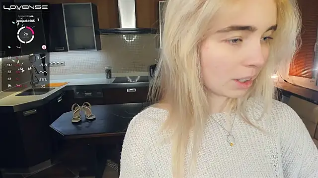 Snapshot of LinnBottrell chatting on February 28, 2025, 3:26 am LinnBottrell online show from February 28, 2025, 3:26 am