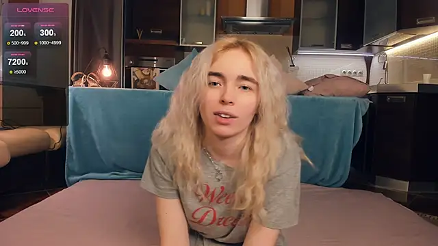 Snapshot of LinnBottrell chatting on March 22, 2025, 1:32 am LinnBottrell online show from March 22, 2025, 1:32 am