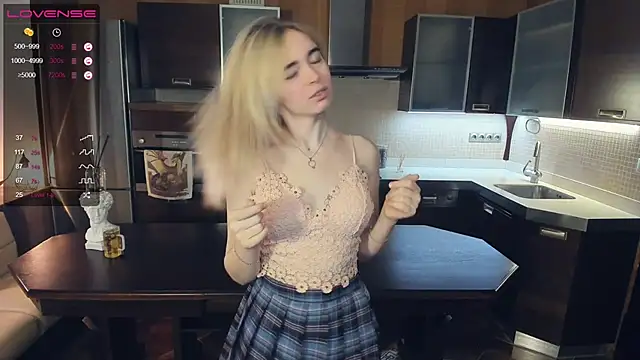 Snapshot of LinnBottrell chatting on February 20, 2025, 8:25 pm LinnBottrell online show from February 20, 2025, 8:25 pm