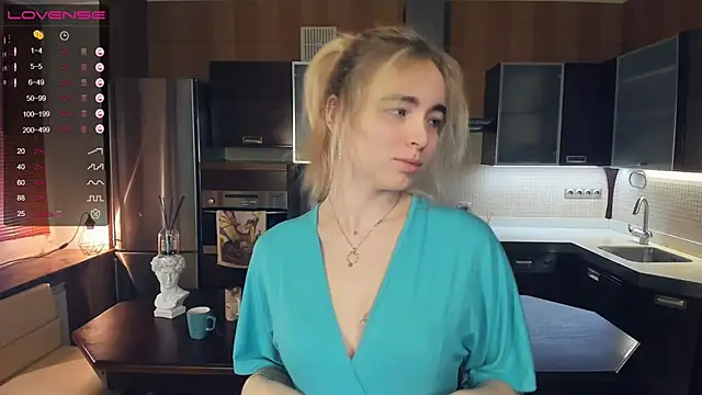 Snapshot of LinnBottrell chatting on February 18, 2025, 8:25 pm LinnBottrell online show from February 18, 2025, 8:25 pm