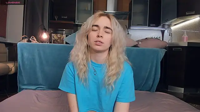 Snapshot of LinnBottrell chatting on March 22, 2025, 10:26 pm LinnBottrell online show from March 22, 2025, 10:26 pm