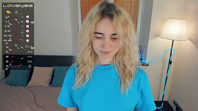 Snapshot of LinnBottrell chatting on February 5, 2025, 2:40 am LinnBottrell online show from February 5, 2025, 2:40 am