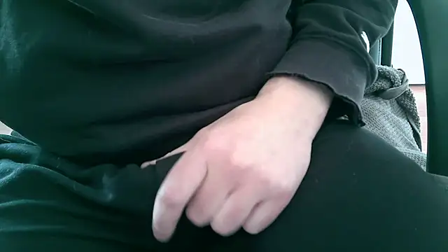 Snapshot of lovedoggy03 chatting on October 19, 2025, 10:40 am lovedoggy03 online show from October 19, 2025, 10:40 am