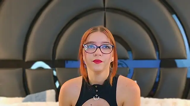 LiliFox18 online show from March 12, 2025, 7:25 pm