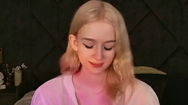 NaomiLoys online show from November 16, 2025, 10:53 am