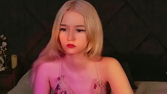 NaomiLoys online show from September 14, 2025, 8:53 pm