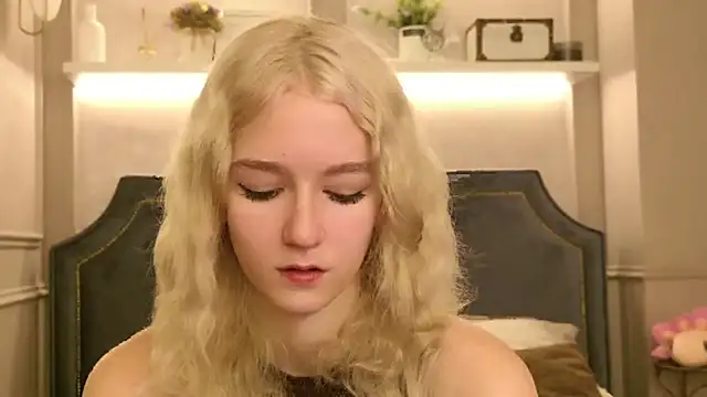 NaomiLoys online show from September 22, 2025, 10:43 am