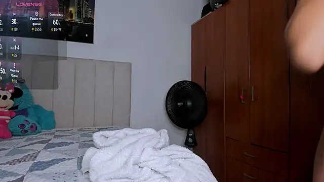 abigail smith18 online show from December 20, 2025, 7:28 pm