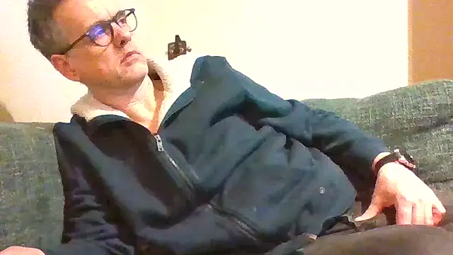 Hectorthyssen1 online show from March 3, 2025, 11:35 pm