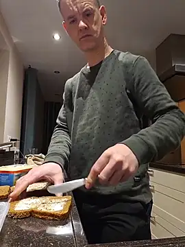 Hectorthyssen1 online show from February 11, 2026, 5:29 am