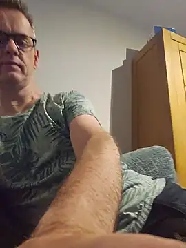 Snapshot of Hectorthyssen1 chatting on July 9, 2026, 11:04 pm Hectorthyssen1 online show from July 9, 2026, 11:04 pm