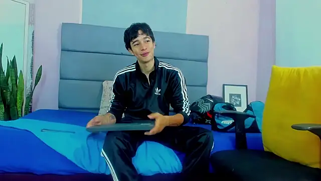 Zacktk7 online show from February 8, 2025, 2:38 pm