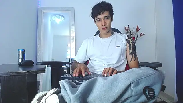 Zacktk7 online show from February 4, 2025, 7:44 pm