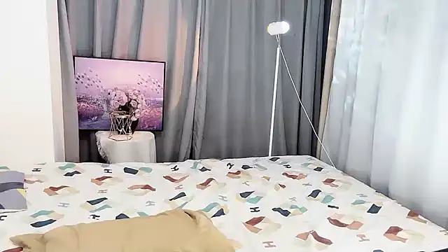 Mia-88-66 online show from December 7, 2024, 3:36 pm