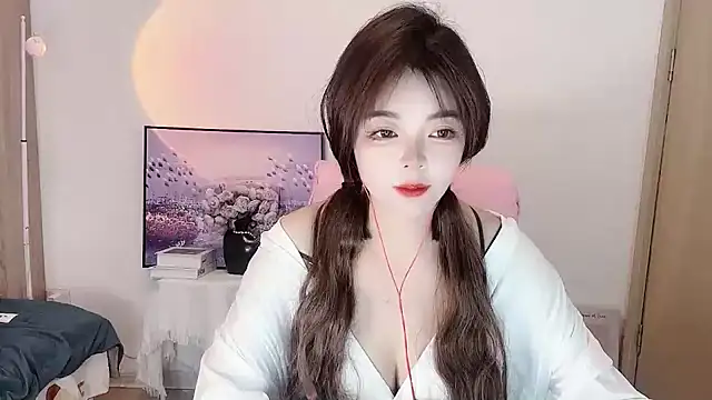 Mia-88-66 online show from December 4, 2024, 5:05 pm