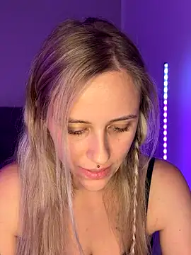 lunawolf21 online show from November 15, 2025, 6:34 pm