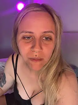 Snapshot of lunawolf21 chatting on June 18, 2026, 7:51 am lunawolf21 online show from June 18, 2026, 7:51 am
