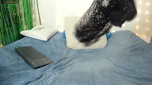 Niuk mei online show from April 15, 2026, 7:58 pm