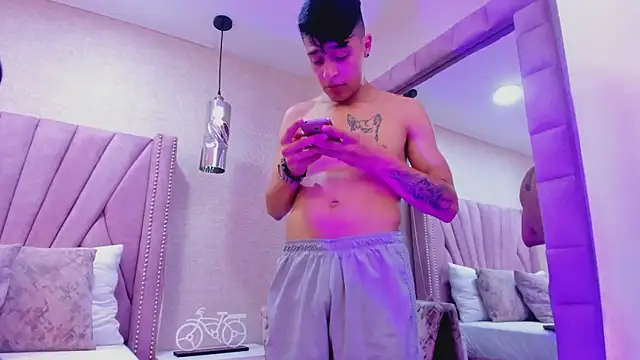 MikeStonnee online show from December 6, 2024, 6:42 am