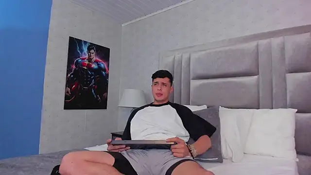 MikeStonnee online show from February 6, 2025, 11:26 pm