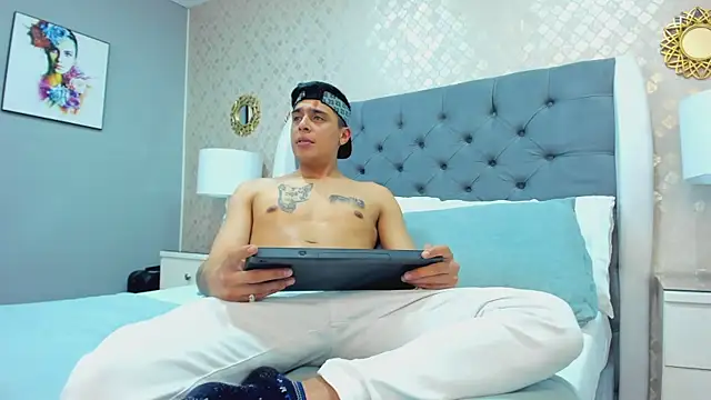 MikeStonnee online show from January 17, 2025, 7:38 pm