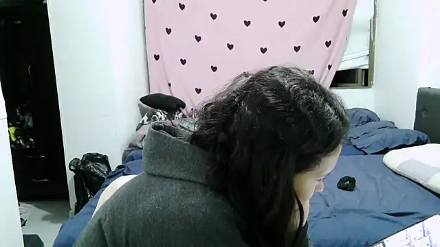 luxandracon23 online show from November 6, 2025, 12:14 am