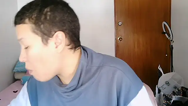 luxandracon23 online show from January 8, 2026, 8:26 pm