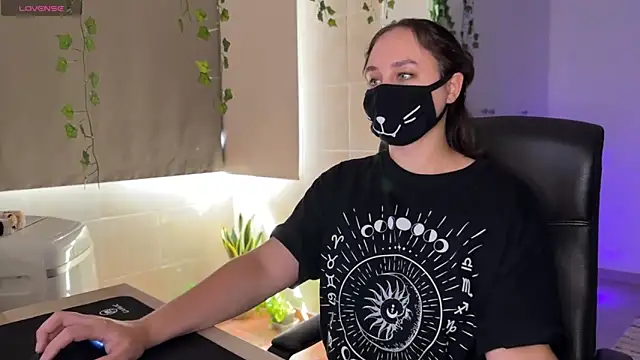 GummyPeachh online show from October 9, 2025, 12:38 pm