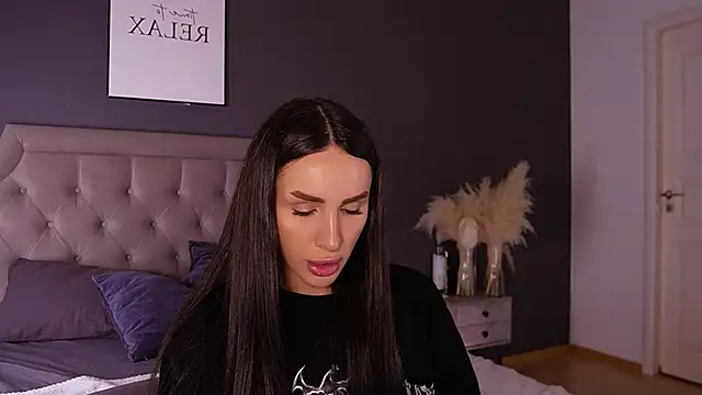 Kim Oberlin  online show from December 4, 2025, 11:31 am