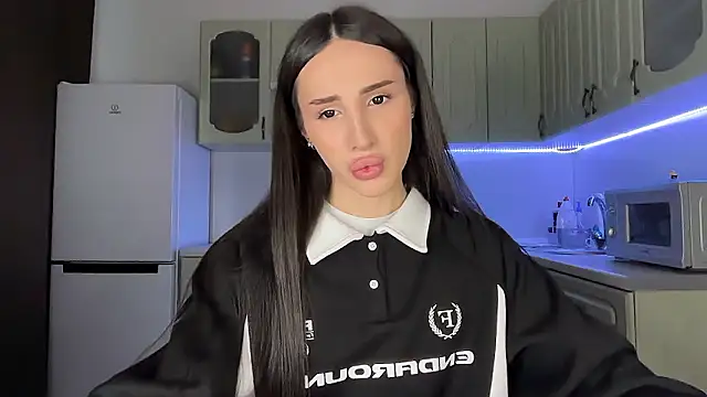 Kim Oberlin  online show from February 11, 2026, 2:06 pm